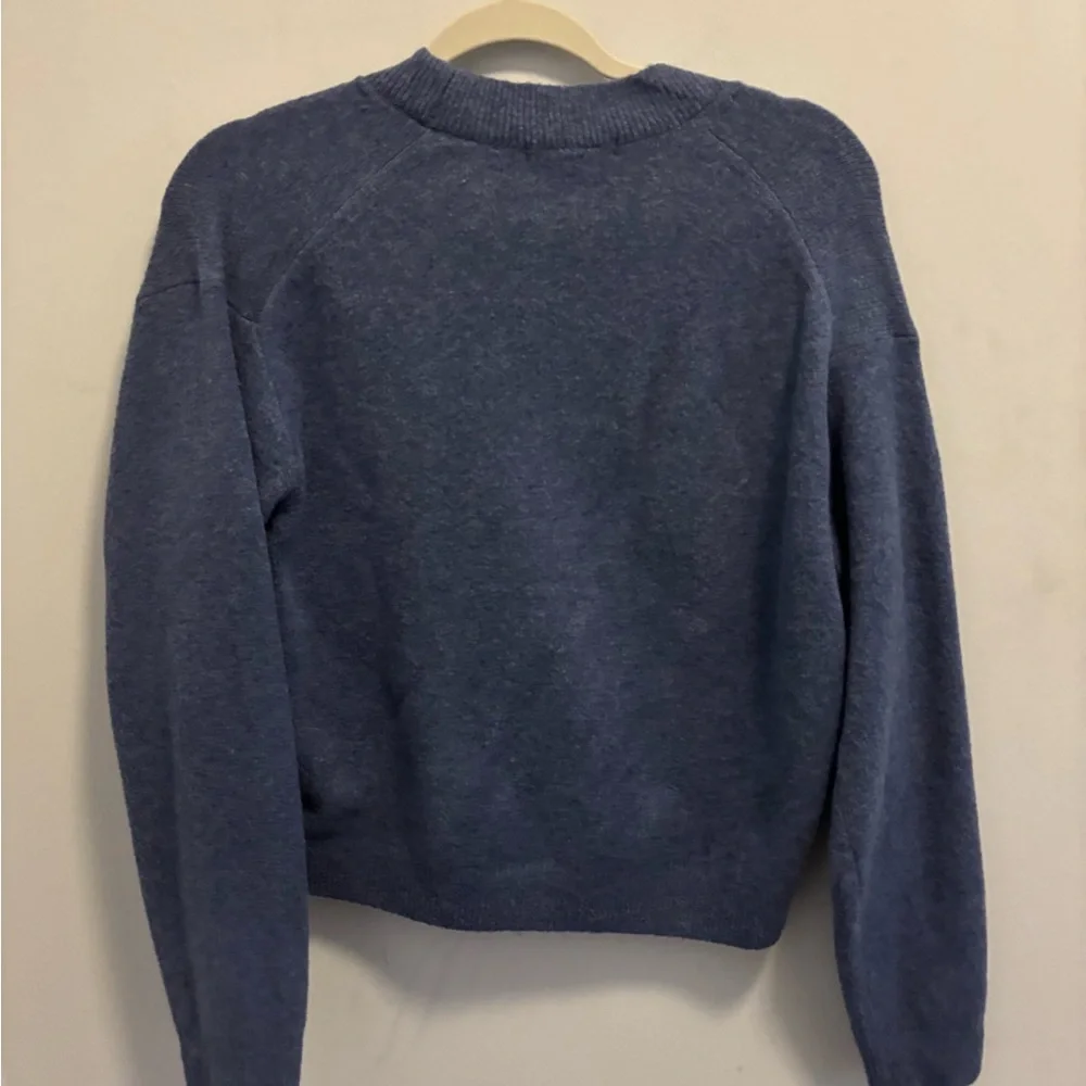 Uniqlo Light Souffle Yarn V Neck Short Cardigan NWOT - Picture 3 of 3